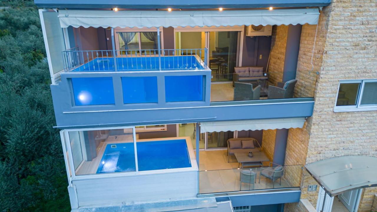 Grand Suites With Private Pools Каламата Екстер'єр фото