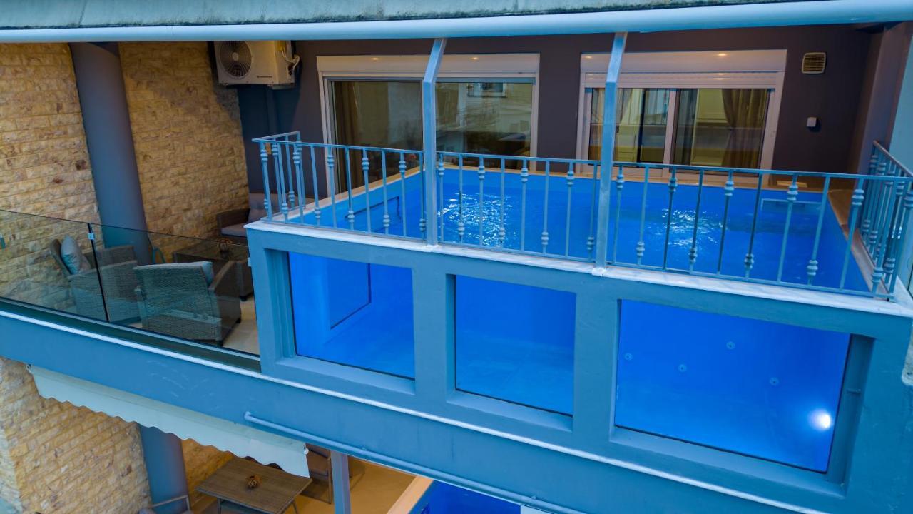 Grand Suites With Private Pools Каламата Екстер'єр фото