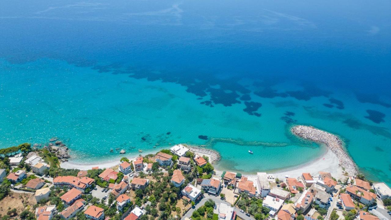 Grand Suites With Private Pools Каламата Екстер'єр фото