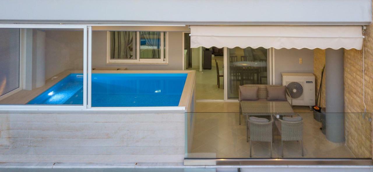 Grand Suites With Private Pools Каламата Екстер'єр фото